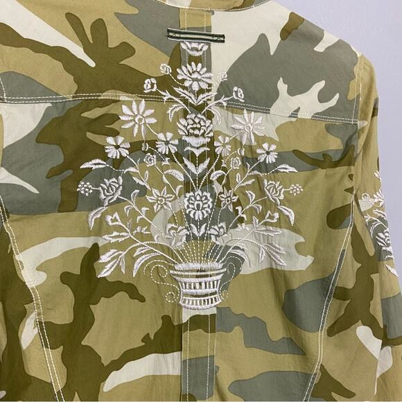 Johnny Was 3J Workshop Camo Embroidered Button
Down Shirt Small - Picture 12 of 14